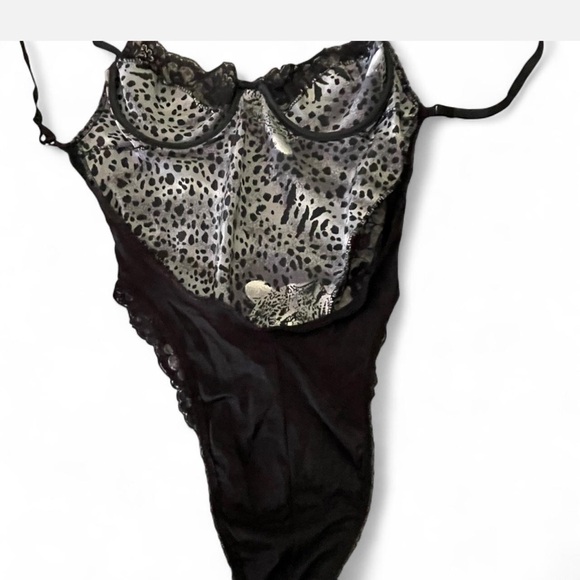 Elegant Black Lace Lingerie Bodysuit - Picture 4 of 6